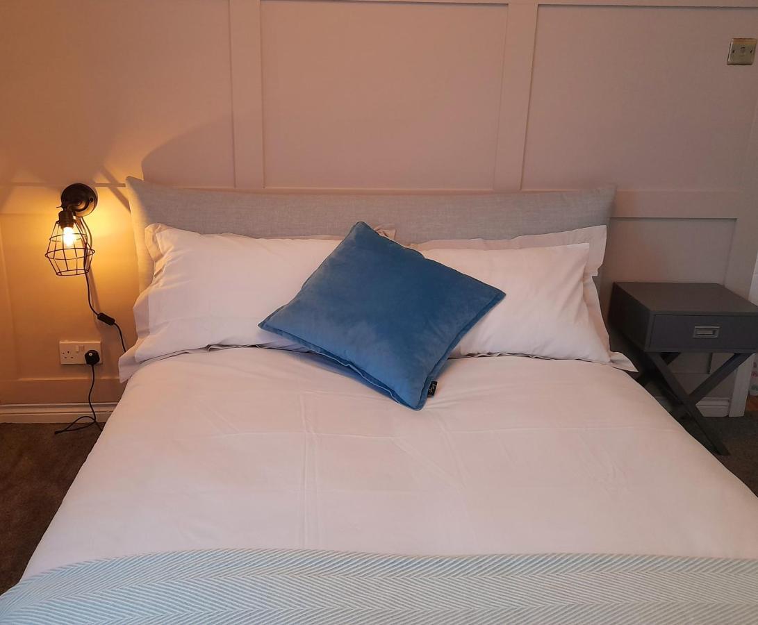 Stunning 3 Bed Seafront Mansion Building Sleeps 6 Adults Or 8 With Kids Portrush Exterior foto