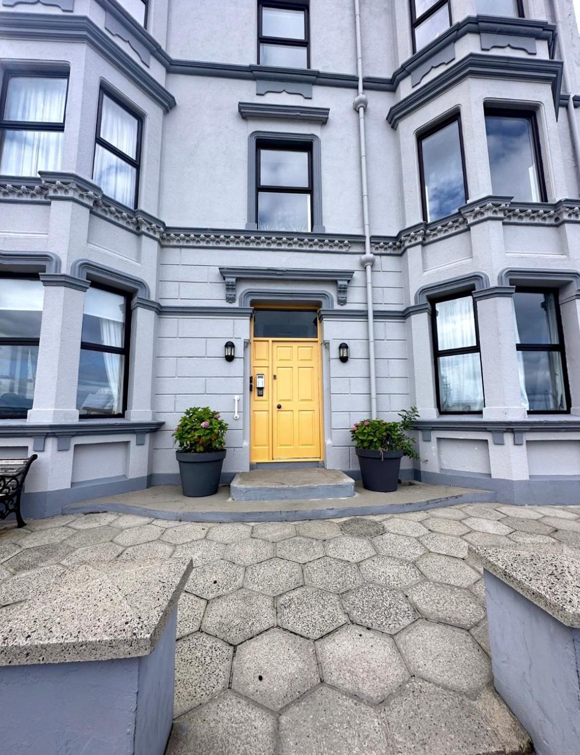Stunning 3 Bed Seafront Mansion Building Sleeps 6 Adults Or 8 With Kids Portrush Exterior foto