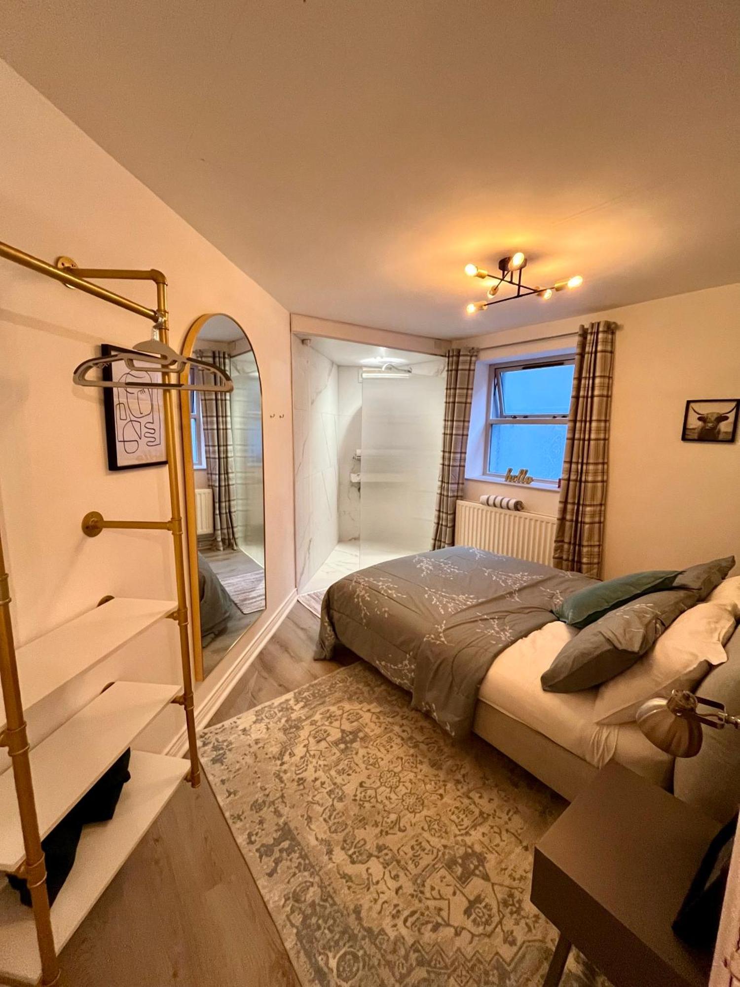 Stunning 3 Bed Seafront Mansion Building Sleeps 6 Adults Or 8 With Kids Portrush Exterior foto